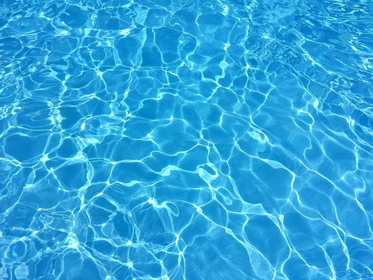 sauberes Wasser im Pool