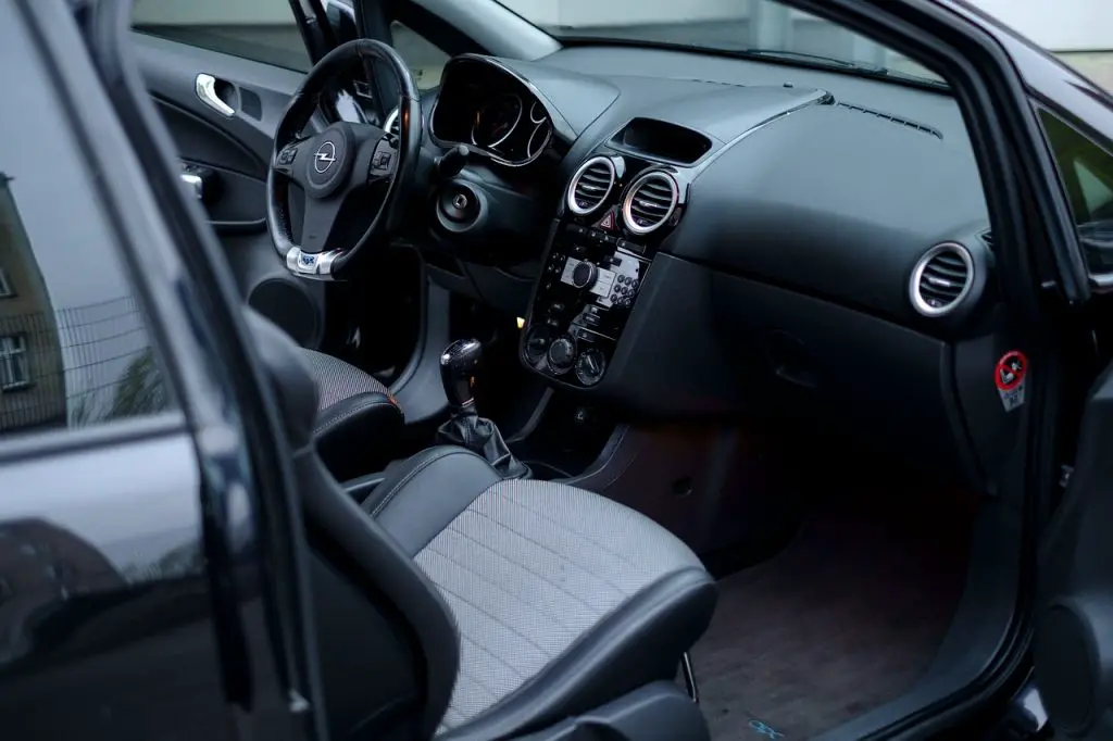 Opel Cockpit Lenkrad Tür