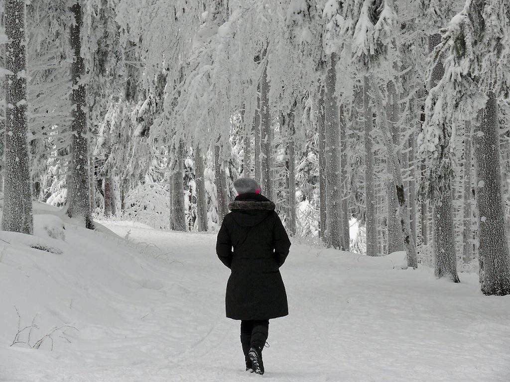 Winter Eis Schnee Frost Kälte Spaziergang Frau