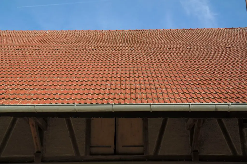 Haus Dach Dachrinne Dachplatten