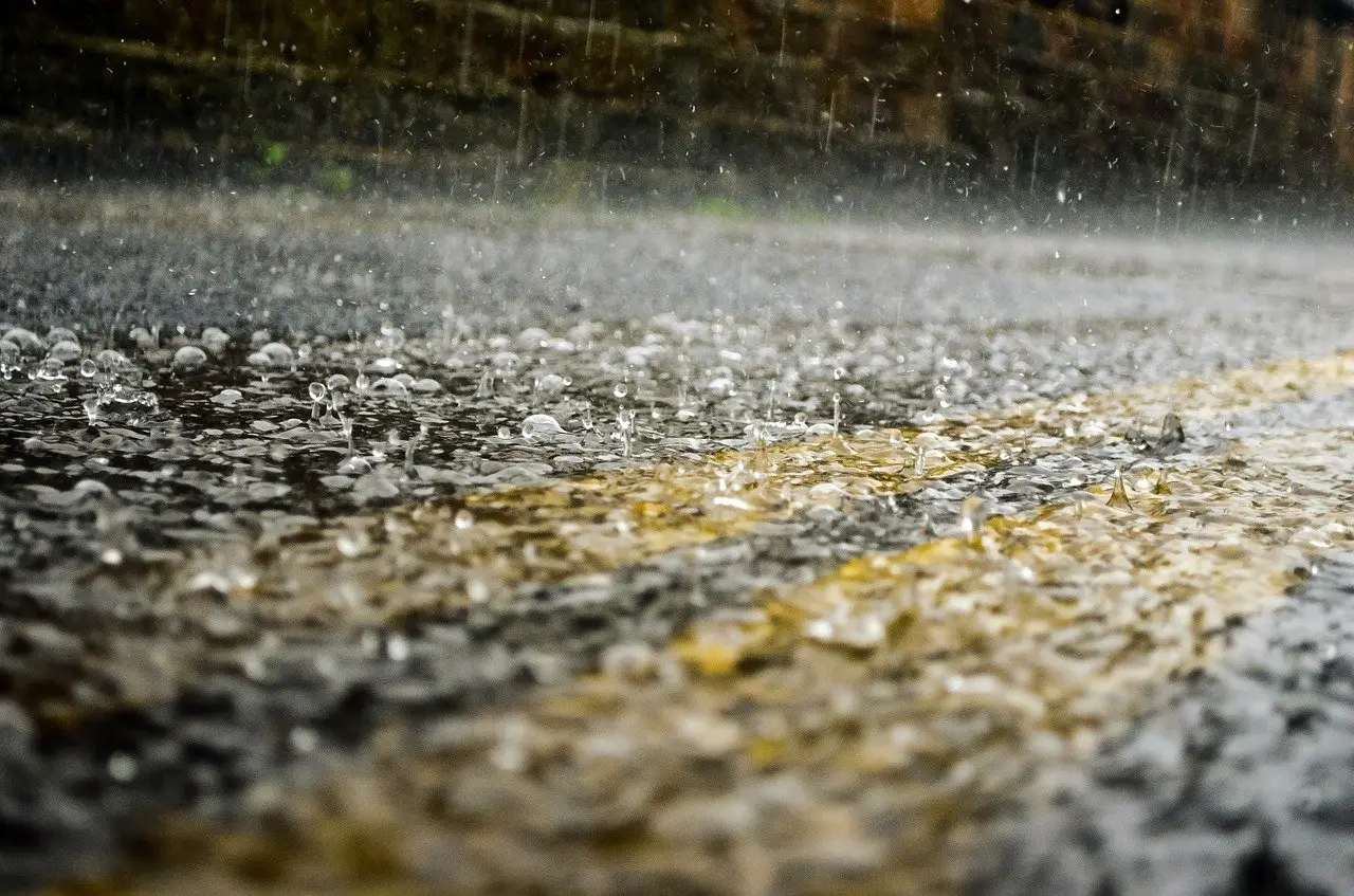 Niederschlag Regen Wasser Tropfen Straße