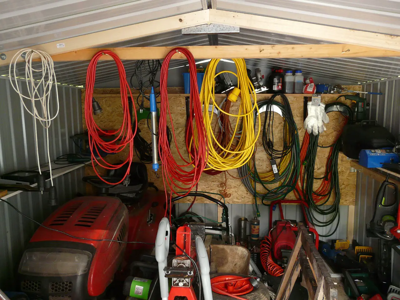 Geräteschuppen Garage Kabel